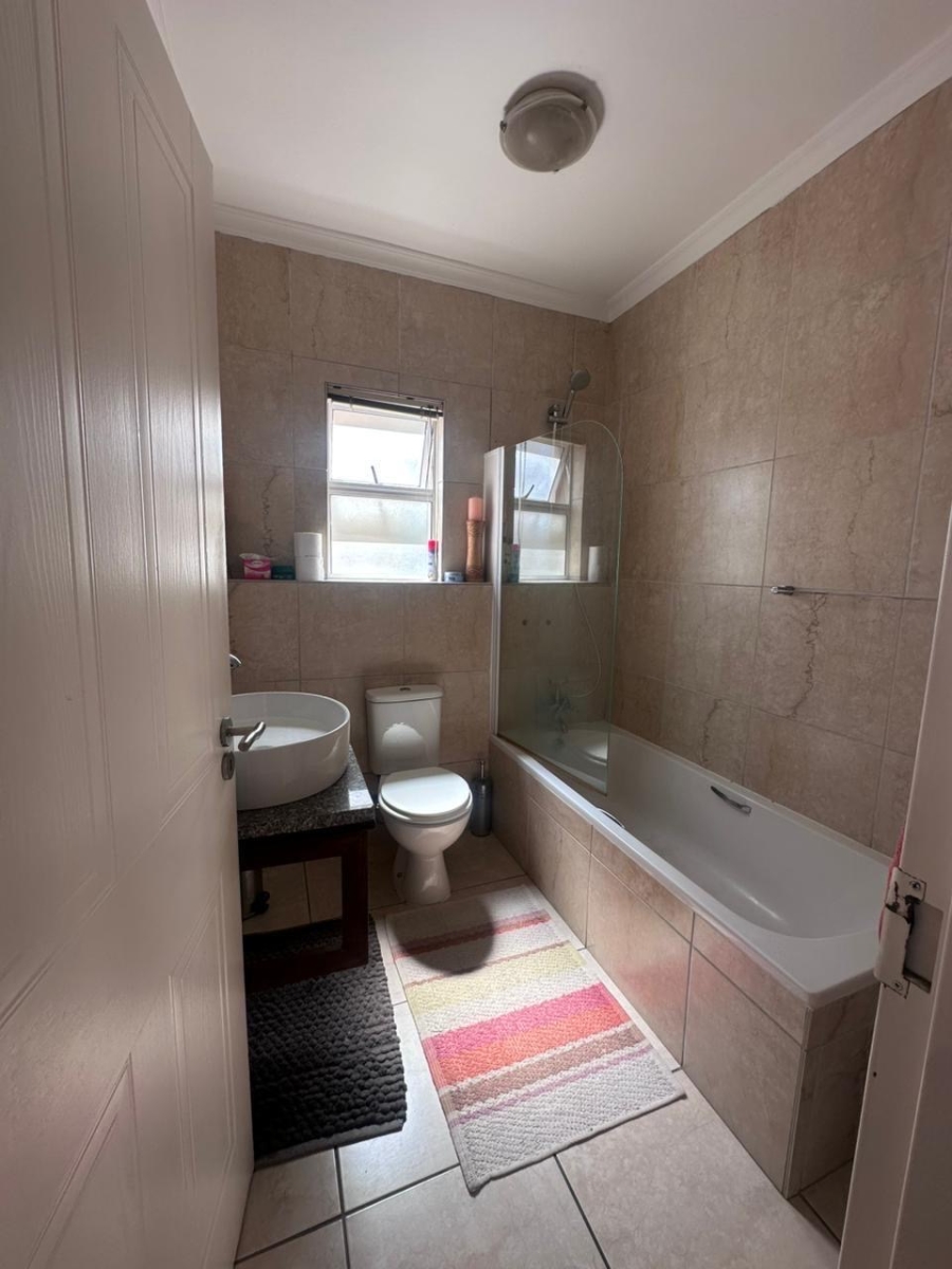 To Let 3 Bedroom Property for Rent in Royal Ascot Western Cape